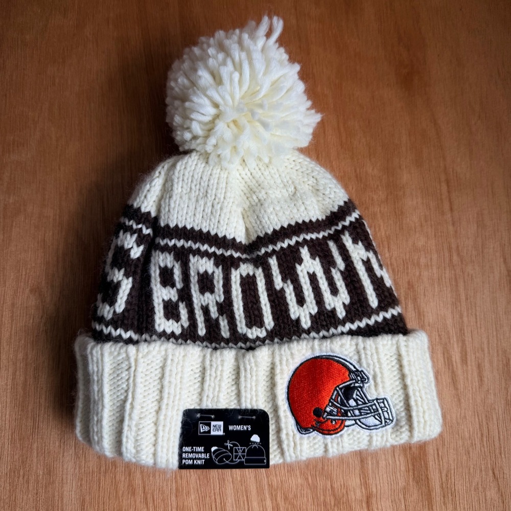 Cleveland Browns Women NFL Knit Pom Beanie Hat Cream fleece lined Streetwear